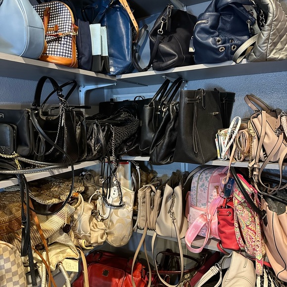 Co Hosting, join me! 😊🤩 ❤️🤩 - Picture 7 of 12